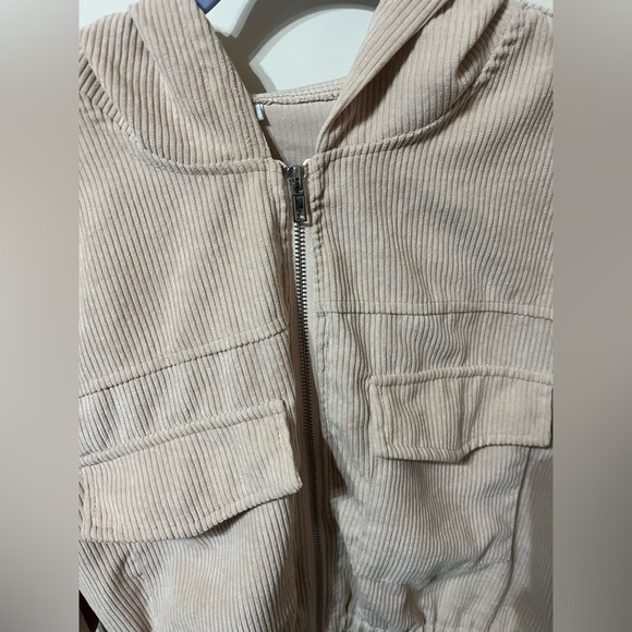 SHEIN corduroy cropped tan zip-up jacket. Never worn! Size Large. - Picture 3 of 7